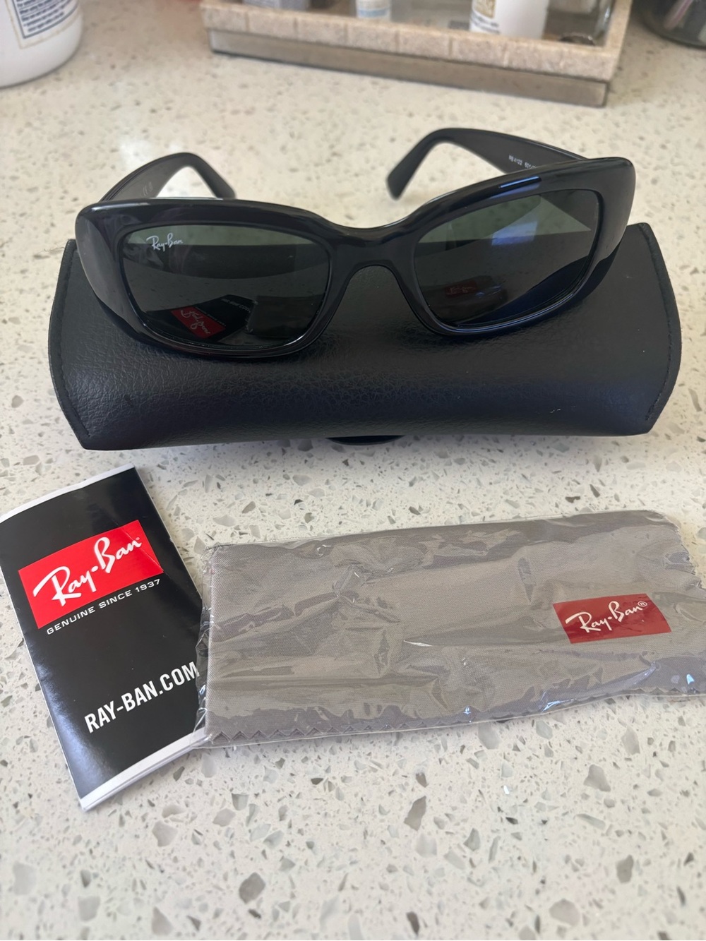 Ray-Ban Black Frame Sunglasses with Green Lenses - Picture 11 of 12